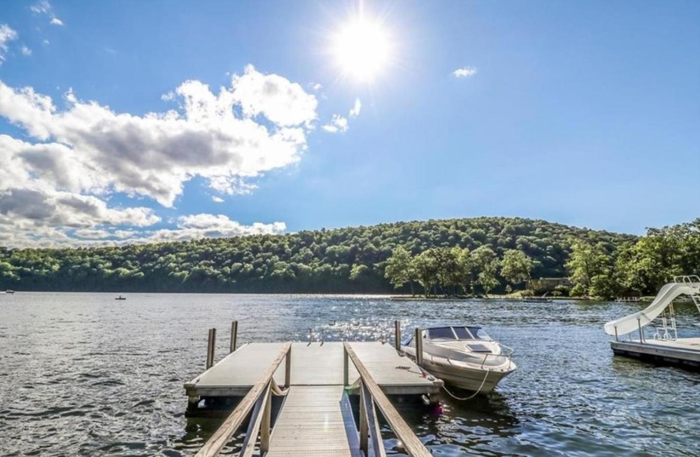Welcome To Hat City Danbury, A Suburban Retreat المظهر الخارجي الصورة