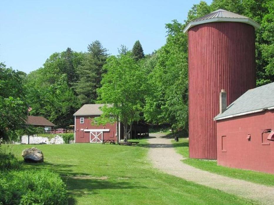 Welcome To Hat City Danbury, A Suburban Retreat المظهر الخارجي الصورة