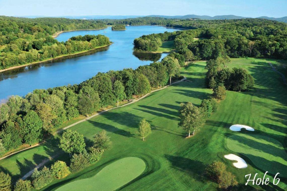 Welcome To Hat City Danbury, A Suburban Retreat المظهر الخارجي الصورة